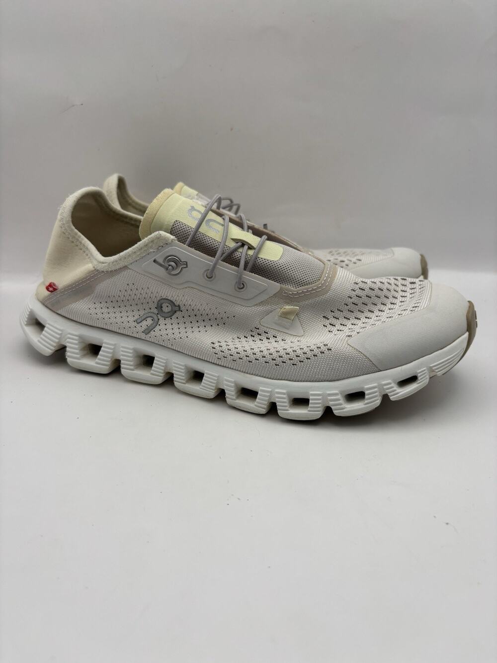 On Cloud 5 Coast Sand Beige Sneakers Women Size 9
